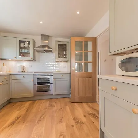 Hazel Cottage, Detached Close To In *